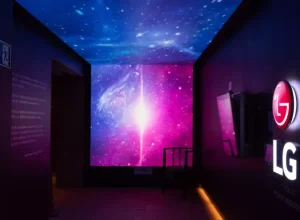 Túnel de LED na entrada da Casa LG na CASACOR 2023. Foto: Divulgação LG.