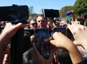 bolsonaro brasíla após tornozeleira