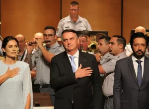 bolsonaro em são paulo com michele