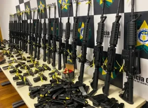fuzis apreendidos no rio
