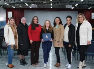 Roxane, mãe e professores foto SEED