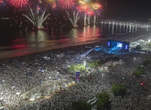 palco_copacabana_reveillon_2023_-_foto_julio_guimaraes_-_riotur