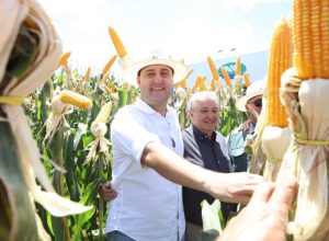 Ratinho Junior e Dilvo Grolli: parcerias e sucesso de público e vendas (foto Albari Rosa AEN)