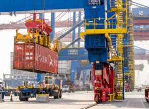 Tecon Santos fica na margem esquerda do porto de Santos